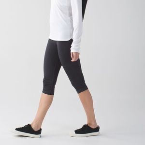 Lululemon - In The Flow Crop - Dark Grey